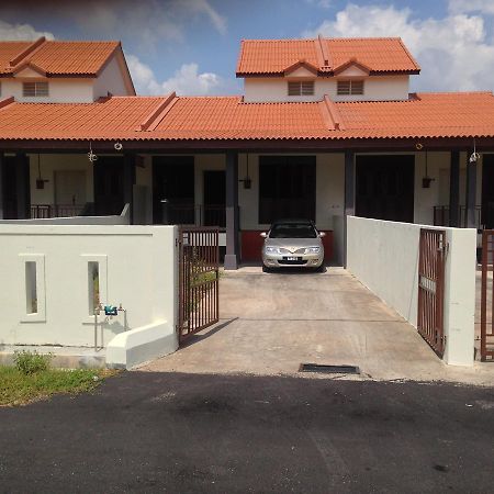Teratakmuslim H'H Villa Malacca Exterior photo